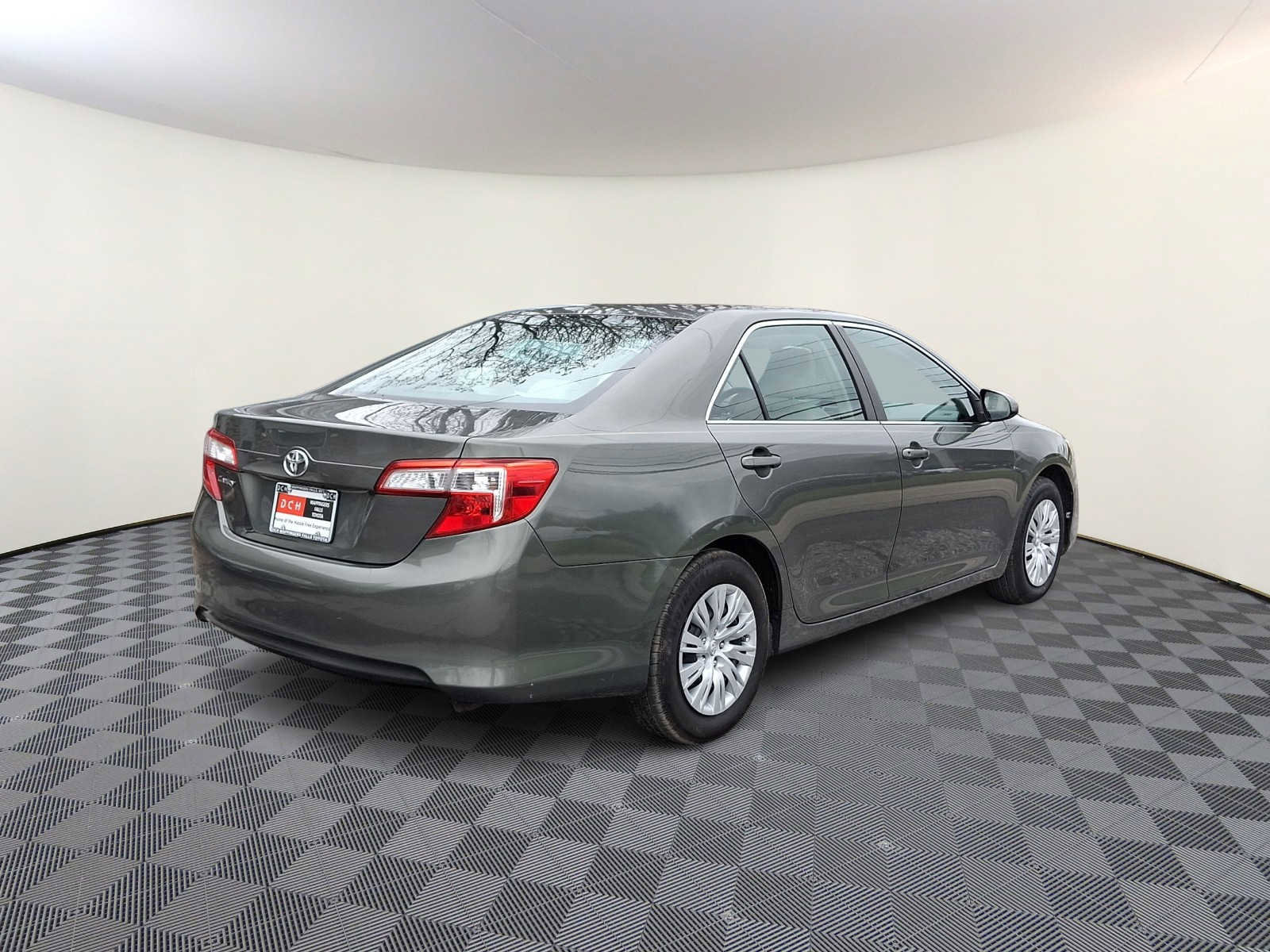 Used 2012 Toyota Camry L image 6