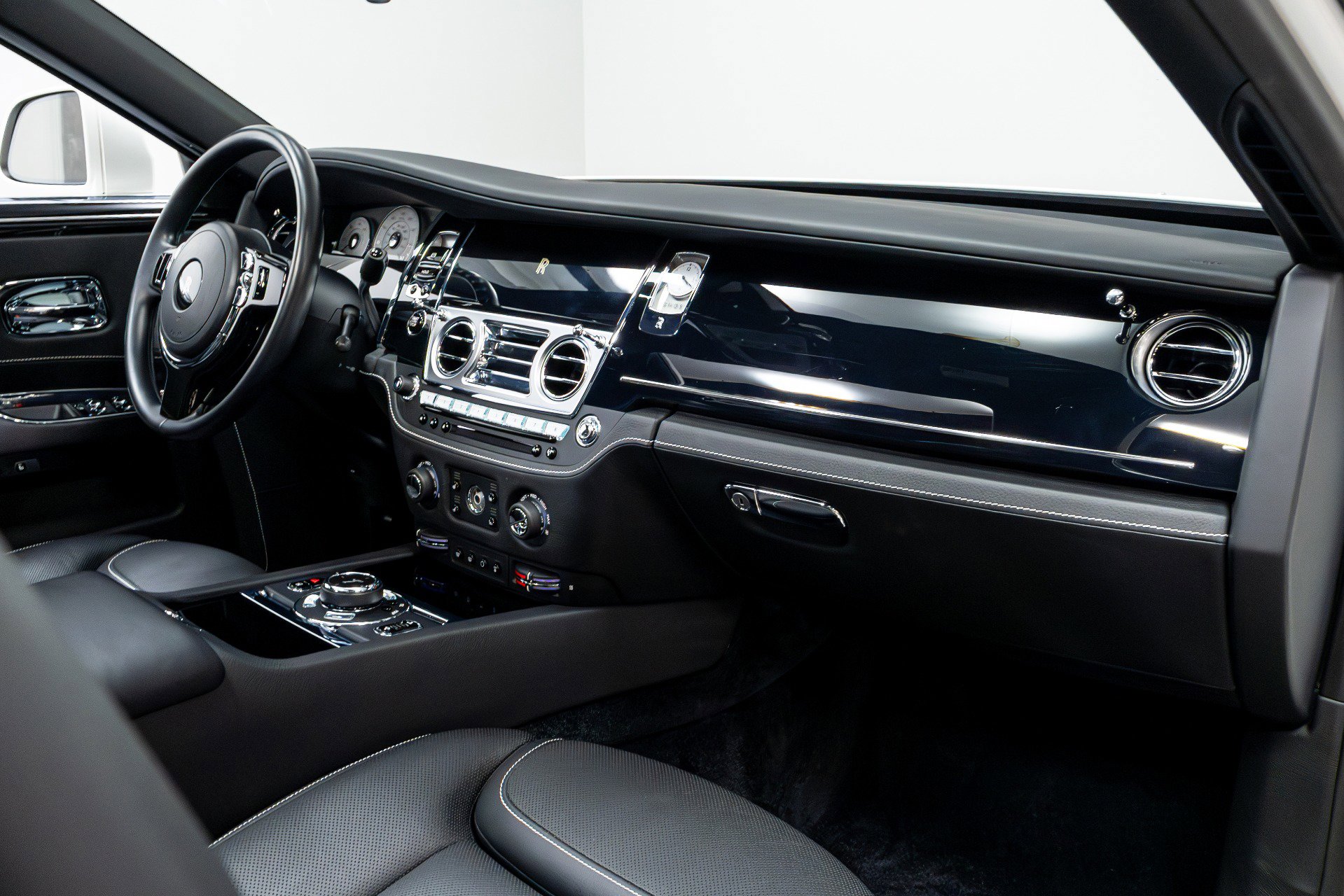 Used 2016 Rolls-Royce Ghost image 29