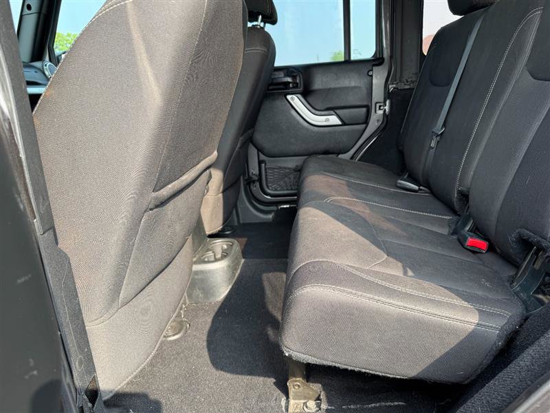 Used 2017 Jeep Wrangler Unlimited Sahara w/ Connectivity Group image 23