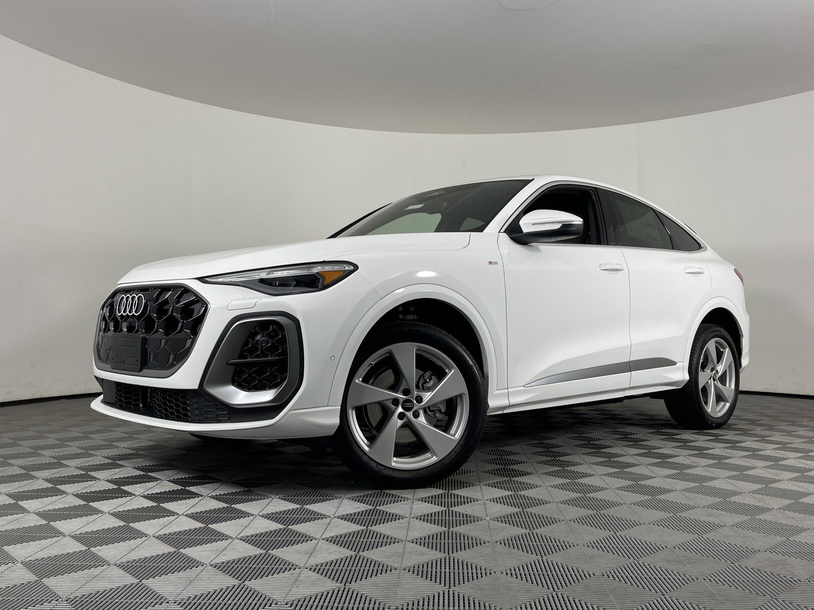 New 2025 Audi Q5 Premium Plus image 2