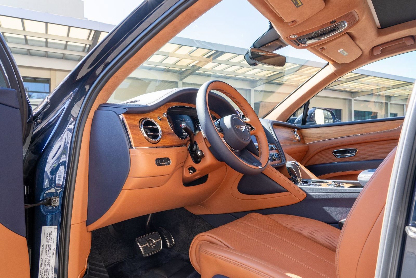 Used 2024 Bentley Bentayga image 17