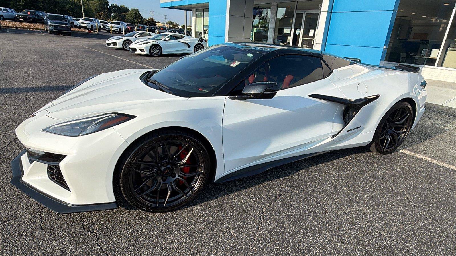 Used 2024 Chevrolet Corvette Z06 RWD image 13