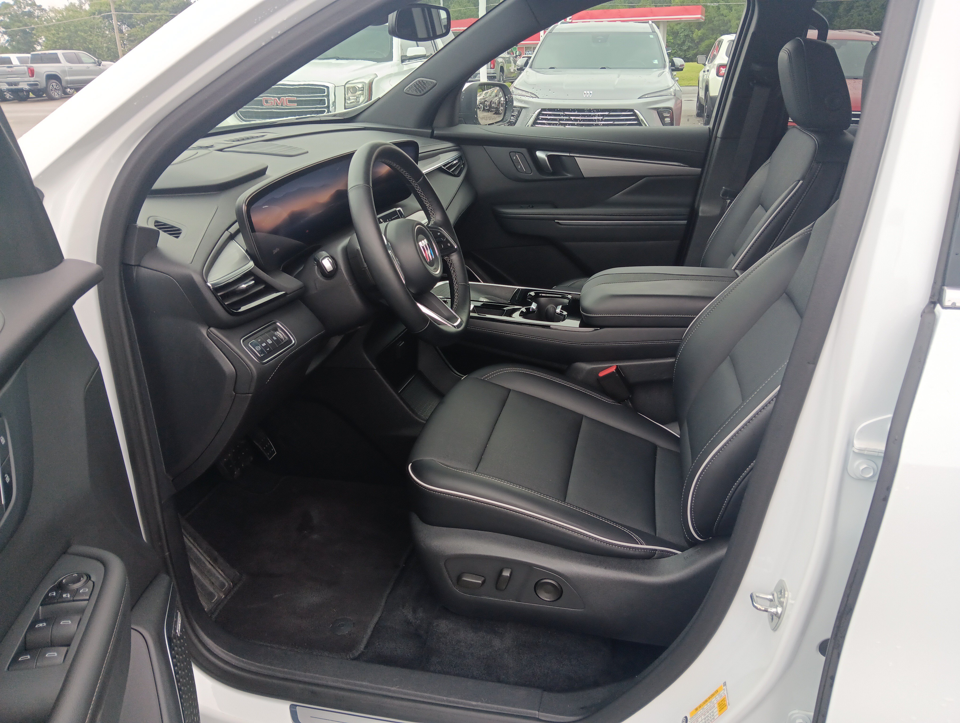 Used 2025 Buick Enclave Preferred FWD image 10