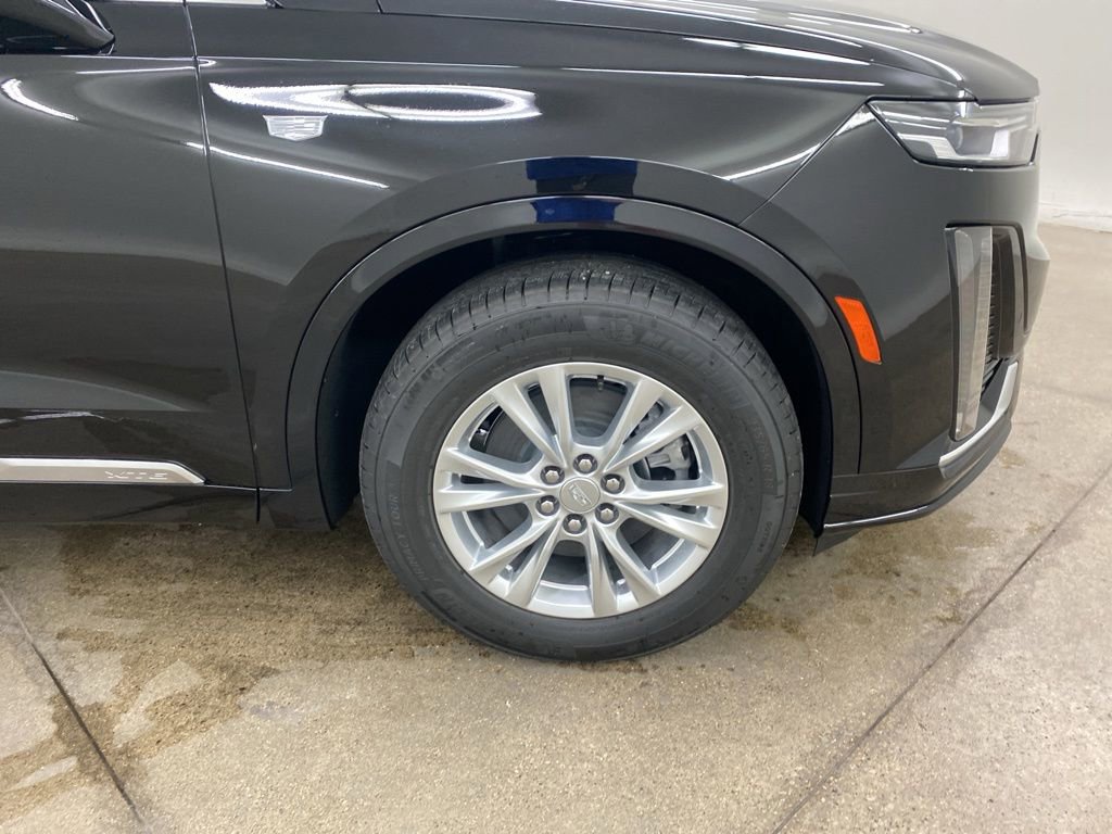 New 2025 Cadillac XT6 Luxury image 14