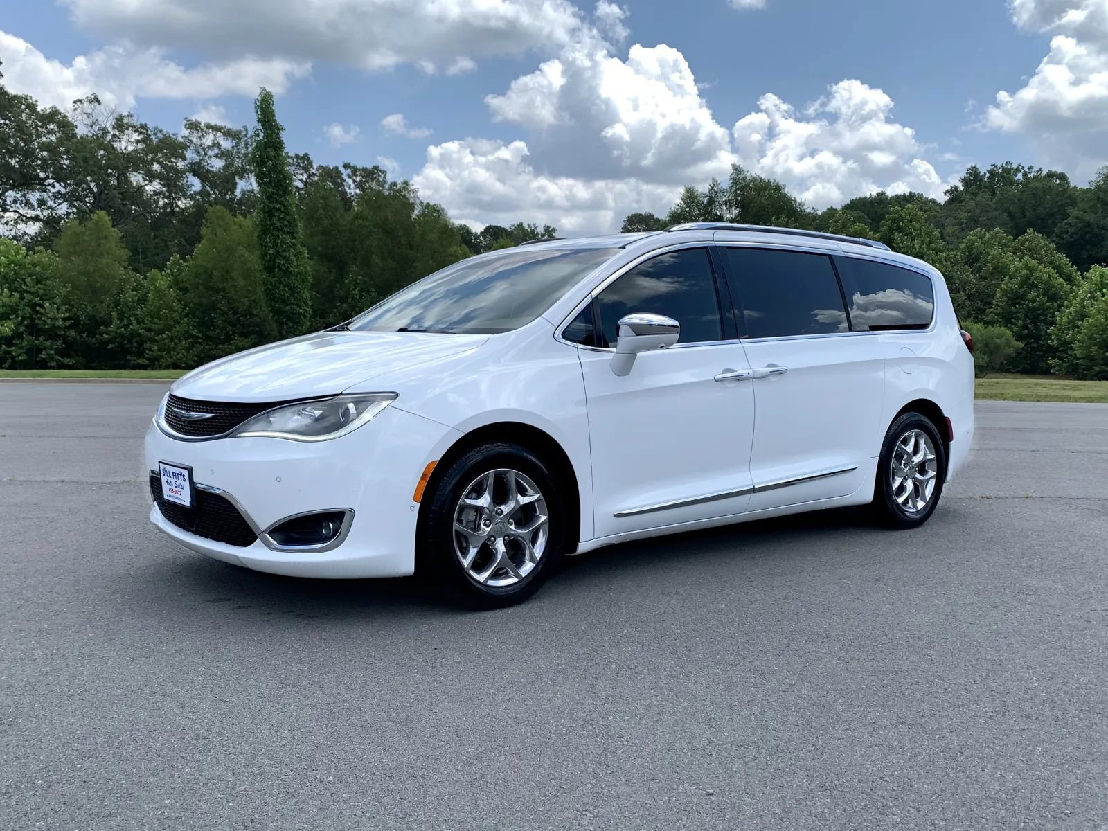 Used 2017 Chrysler Pacifica Limited w/ Advanced Safetytec Group FWD image 3