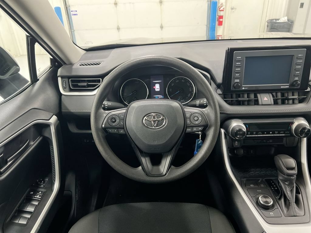 Used 2021 Toyota RAV4 LE AWD/4WD image 11