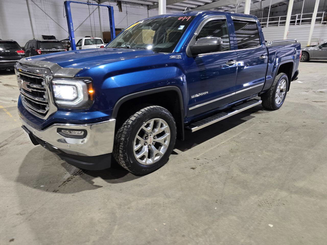 Used 2018 GMC Sierra 1500 SLT w/ SLT Premium Package image 2