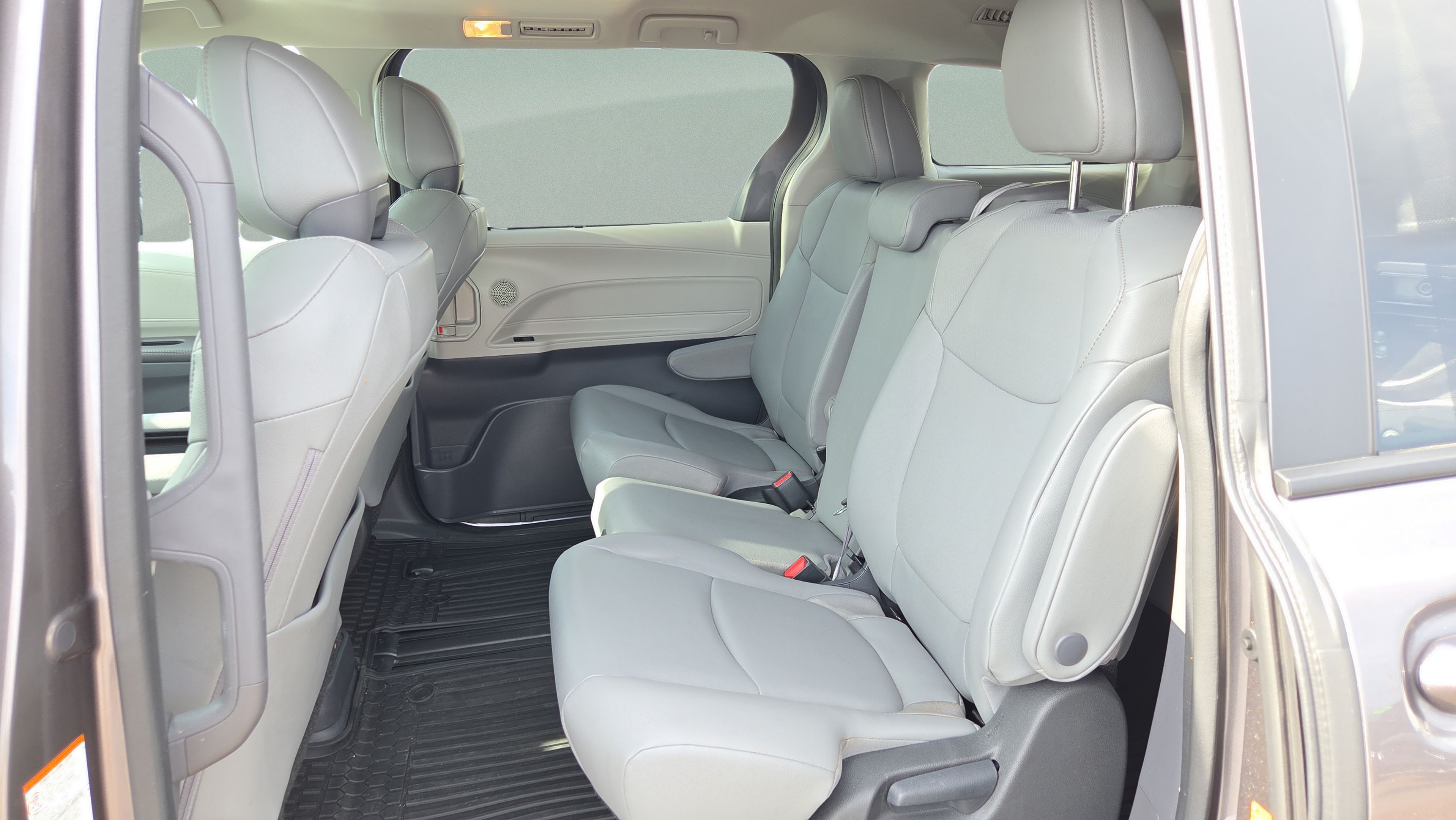 Certified 2024 Toyota Sienna XLE FWD image 13