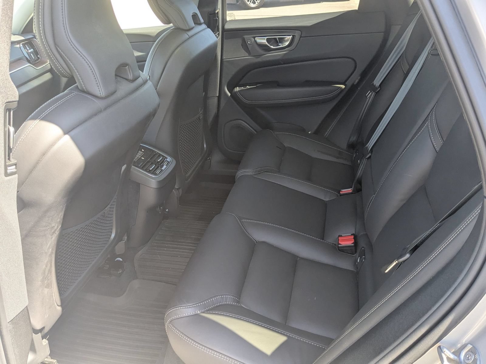 Used 2023 Volvo XC60 B5 Ultimate w/ Climate Package FWD image 32
