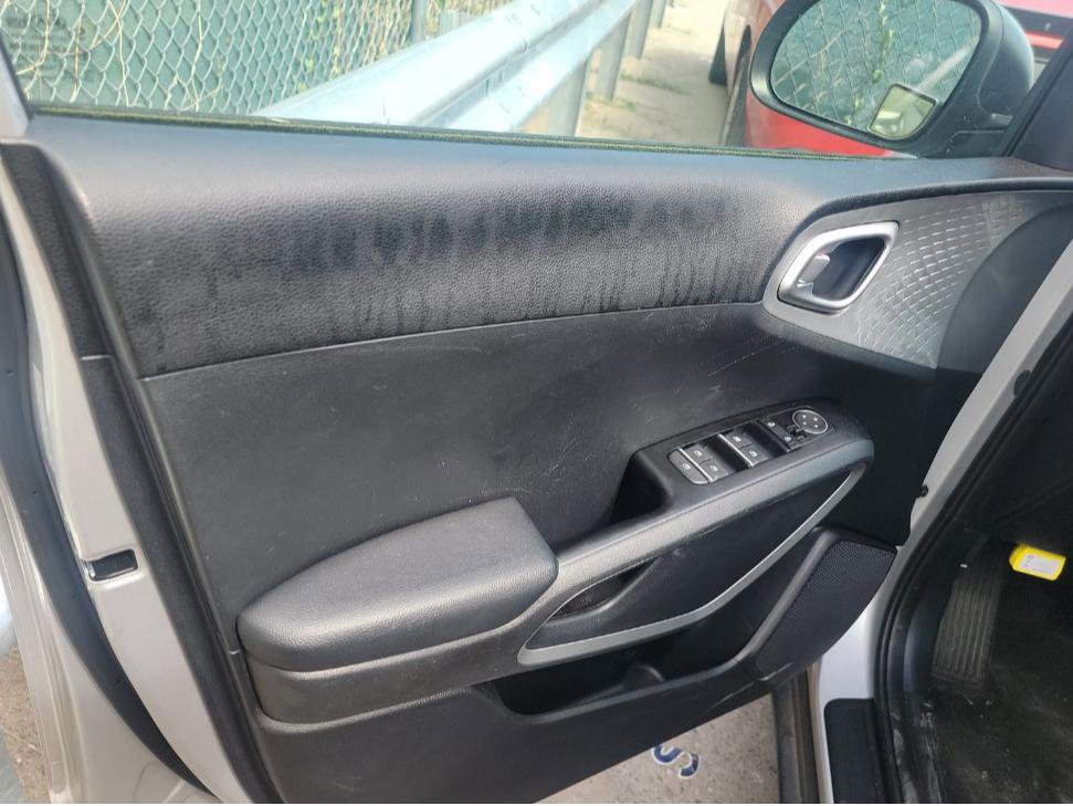 Used 2020 Kia Soul LX image 24