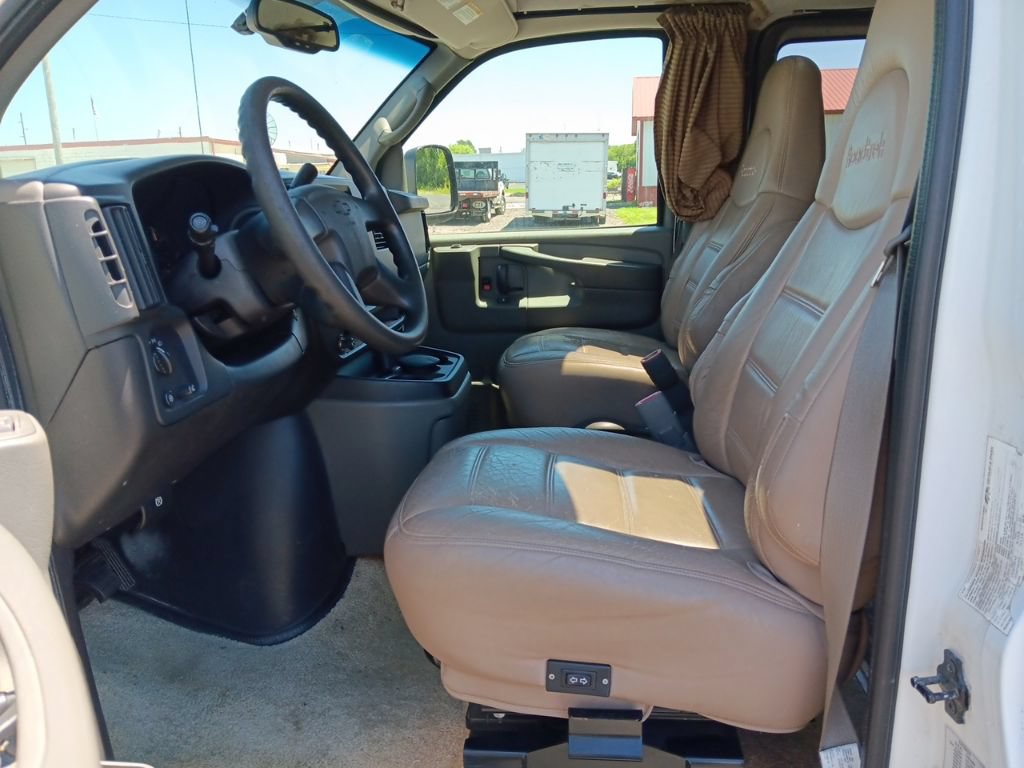 Used 2004 Chevrolet Express 3500 Extended RWD image 20