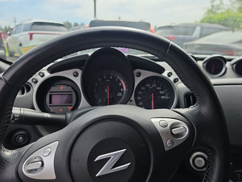 Used 2016 Nissan 370Z Coupe RWD image 7