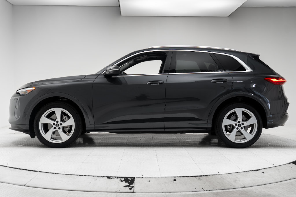 Certified 2025 Audi Q5 Prestige AWD/4WD image 2