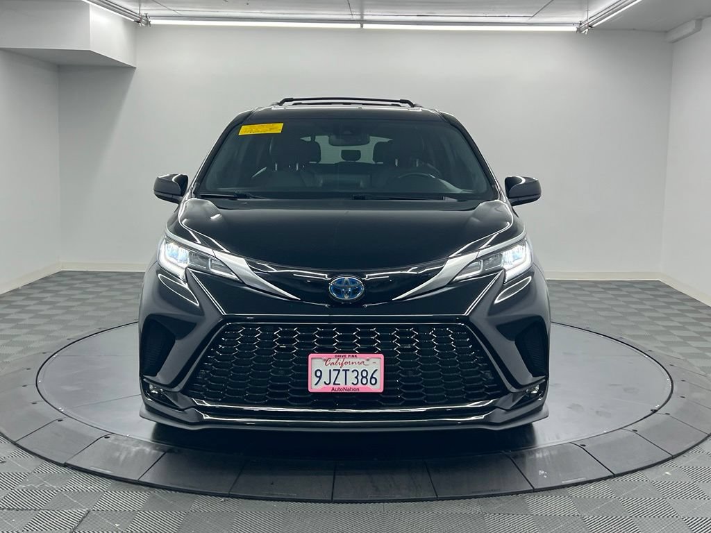 Used 2024 Toyota Sienna XSE w/ XSE Plus Package AWD/4WD image 6