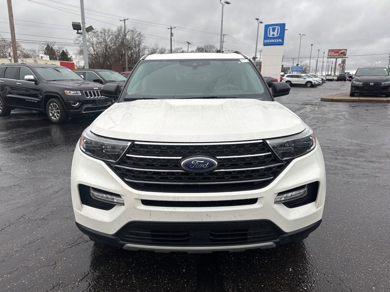 Used 2022 Ford Explorer XLT w/ Equipment Group 202A image 2