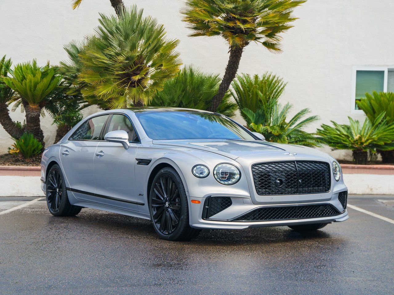 Used 2025 Bentley Flying Spur Plug-In Hybrid image 33
