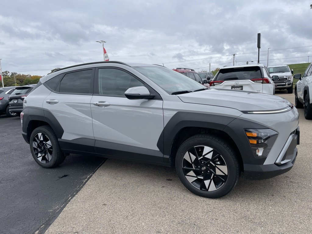 Used 2024 Hyundai Kona SEL image 2