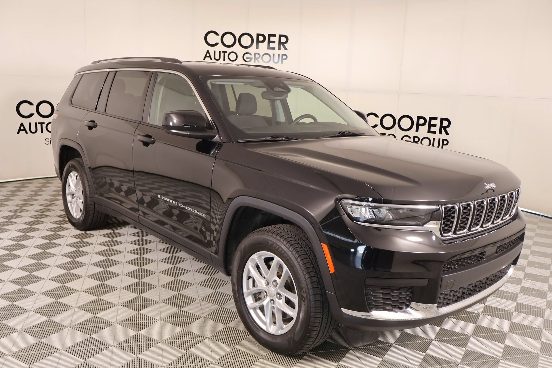 Used 2023 Jeep Grand Cherokee L Laredo