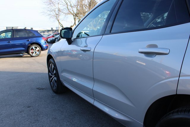 Used 2025 Volvo XC60 B5 Plus image 47