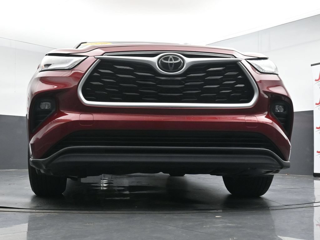 Used 2020 Toyota Highlander XLE FWD image 33