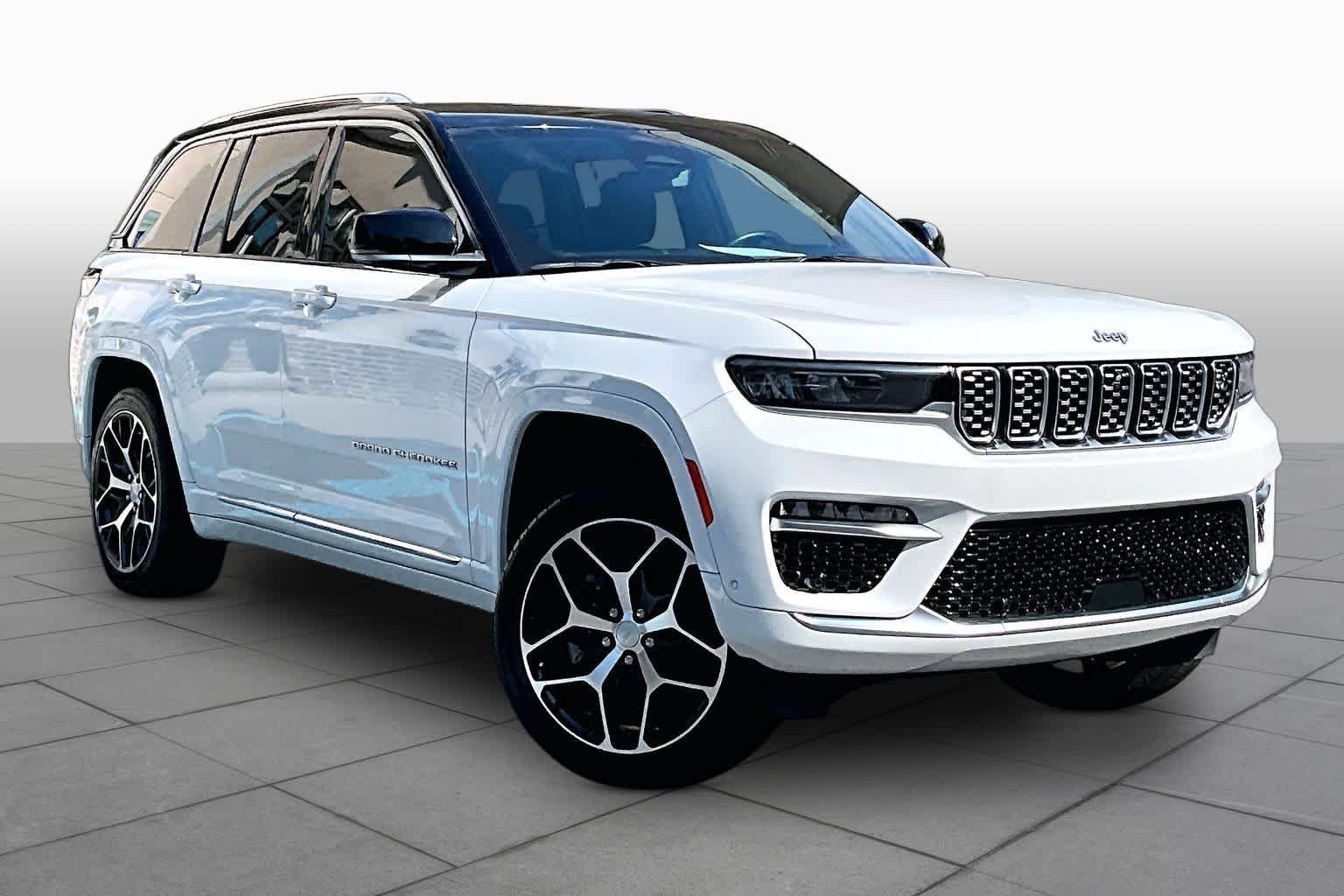 Used 2022 Jeep Grand Cherokee Summit AWD/4WD image 3