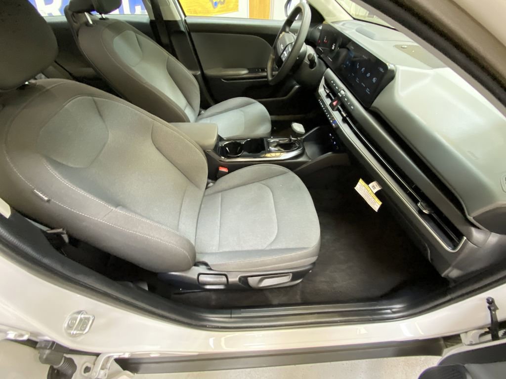 Used 2025 Kia K4 FWD image 25