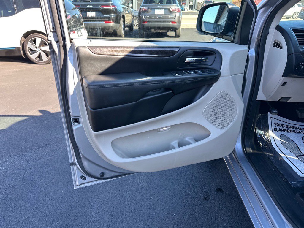 Used 2018 Dodge Grand Caravan SE image 10