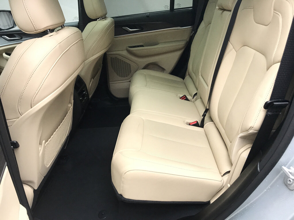 Used 2023 Jeep Grand Cherokee Limited w/ Luxury Tech Group II image 14