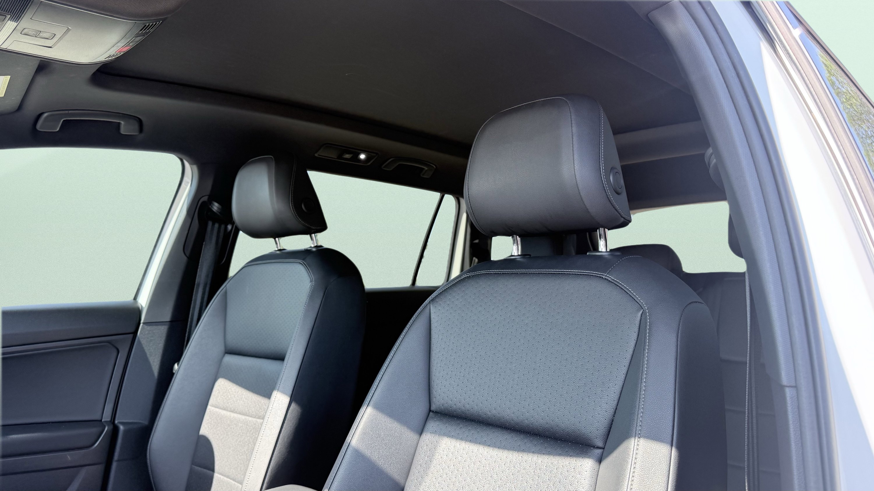 Used 2019 Volkswagen Tiguan SEL R-Line FWD image 36