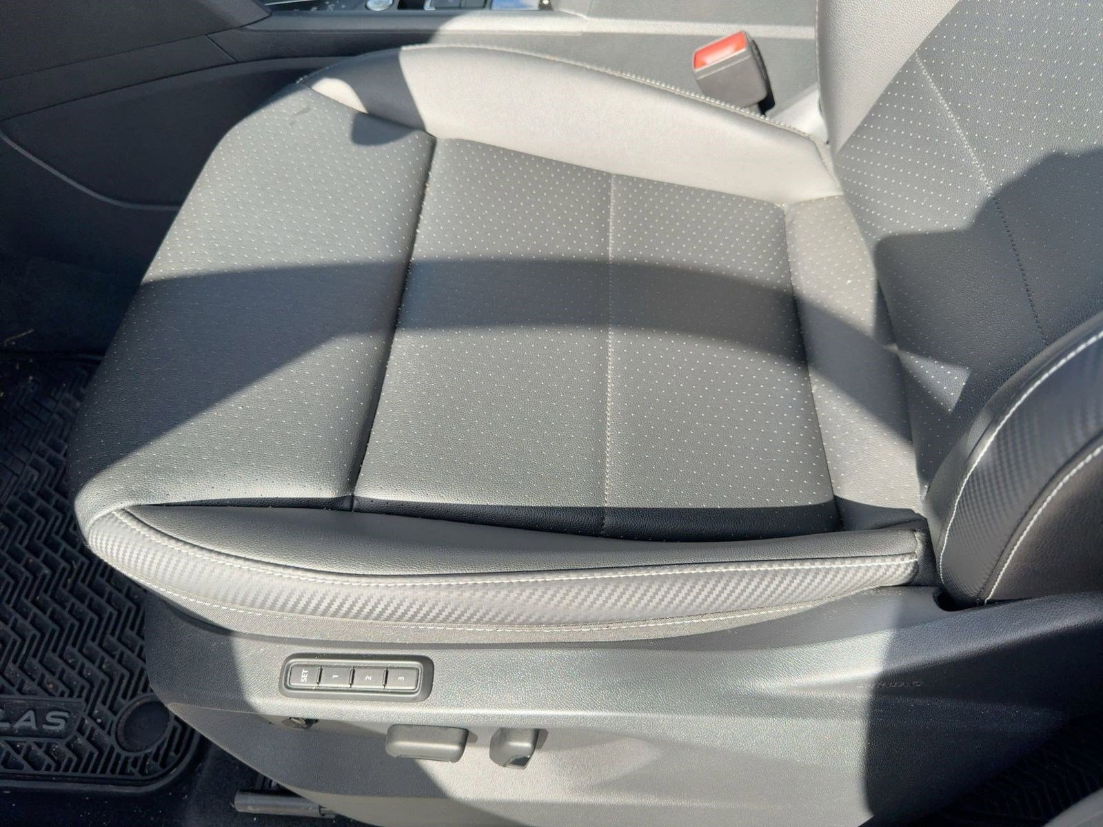 Used 2023 Volkswagen Atlas Cross Sport SEL R-Line image 14