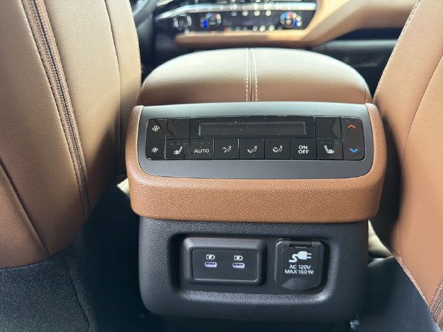 New 2026 Nissan Pathfinder Platinum FWD image 26