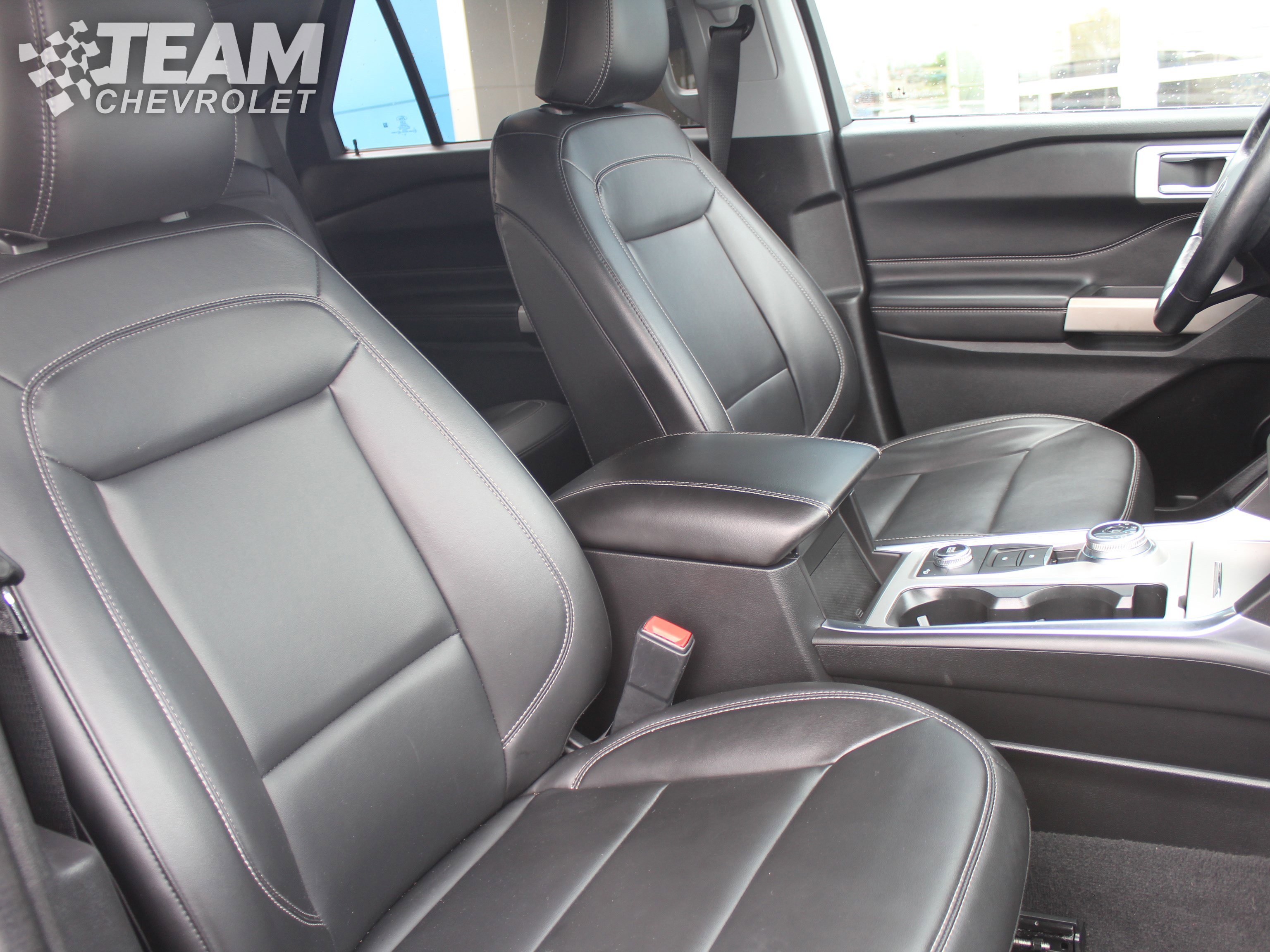Used 2022 Ford Explorer XLT w/ Equipment Group 202A AWD/4WD image 29