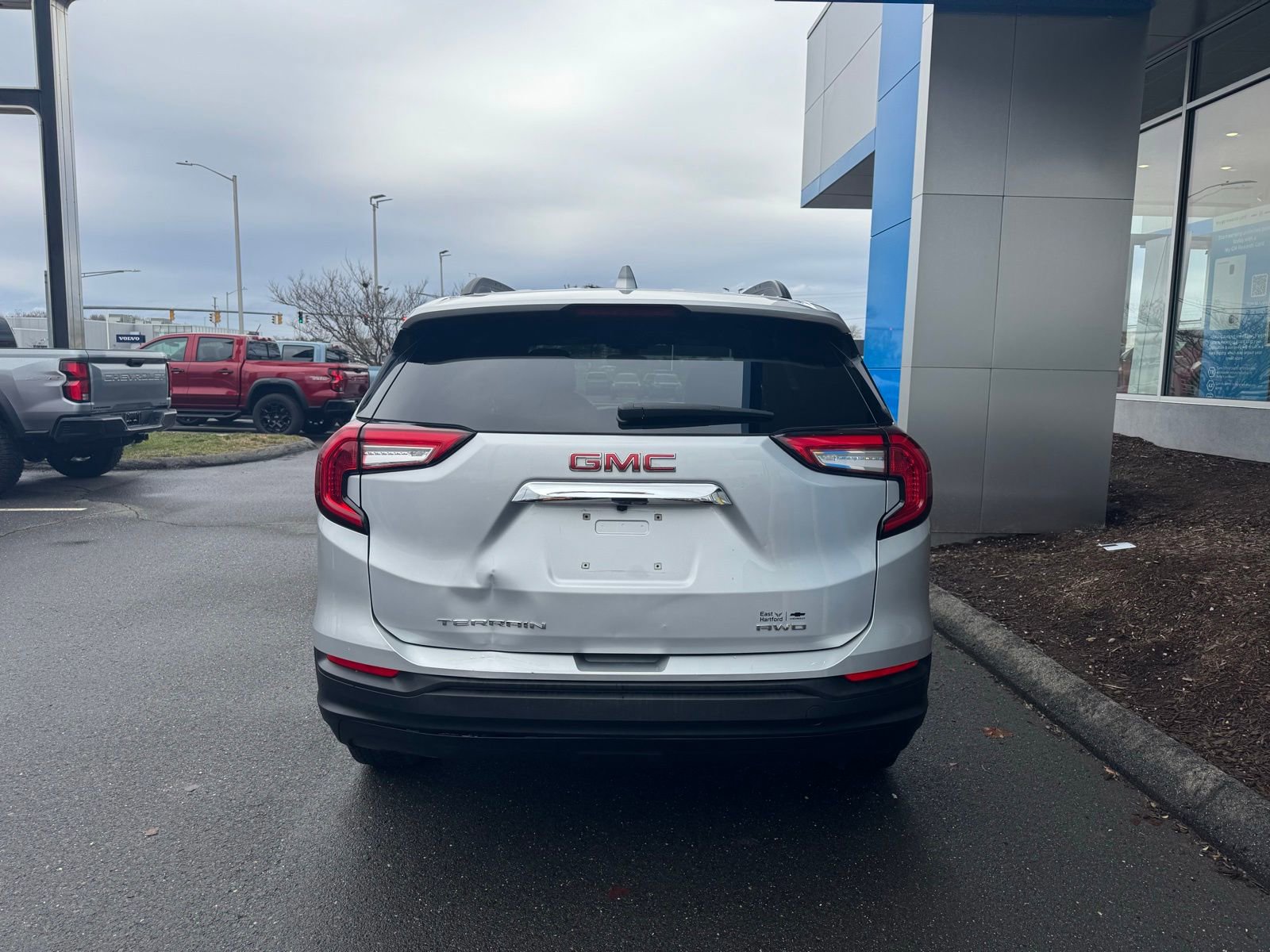 Used 2022 GMC Terrain SLE image 5