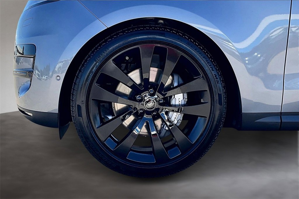 New 2025 Land Rover Range Rover Sport SE image 12