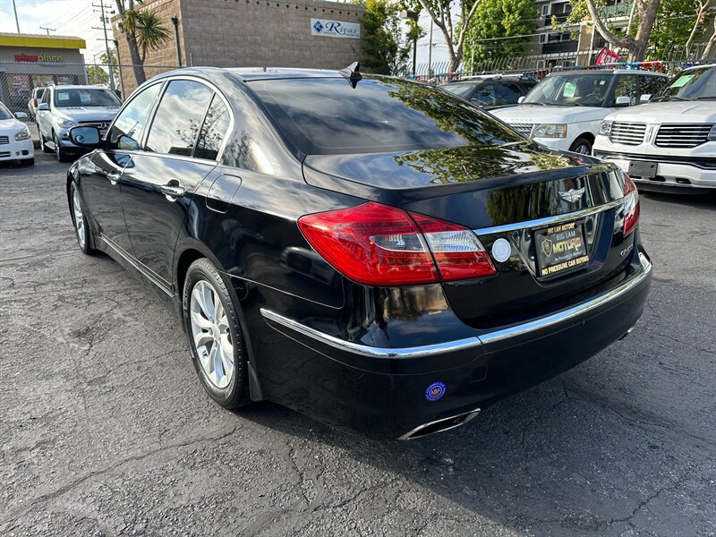 Used 2012 Hyundai Genesis 3.8 RWD image 7