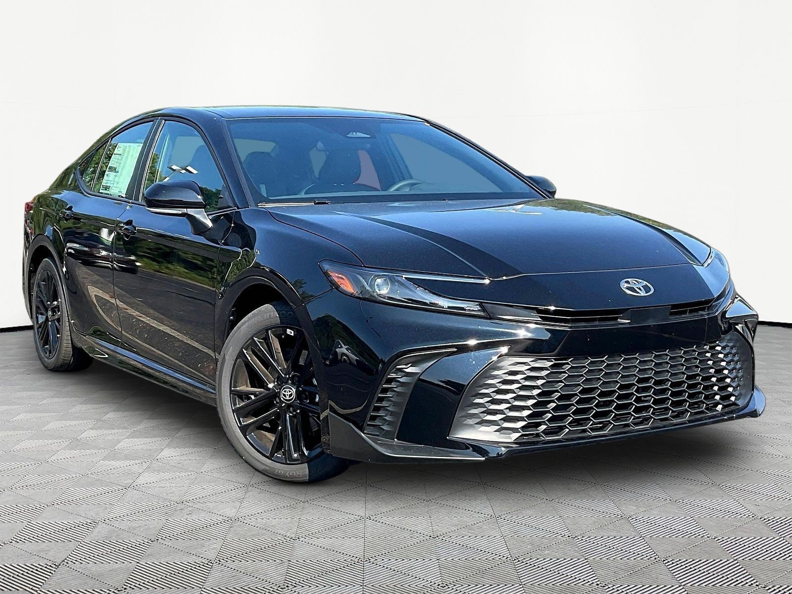 Used 2026 Toyota Camry SE AWD/4WD image 3