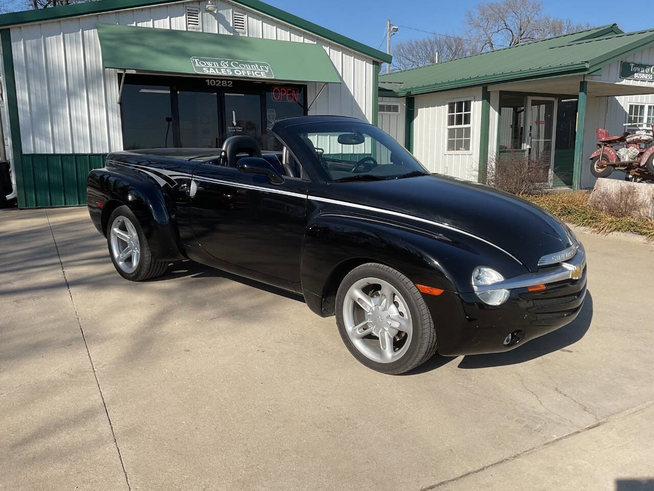 Used 2005 Chevrolet SSR w/ Preferred Equipment Group RWD image 6
