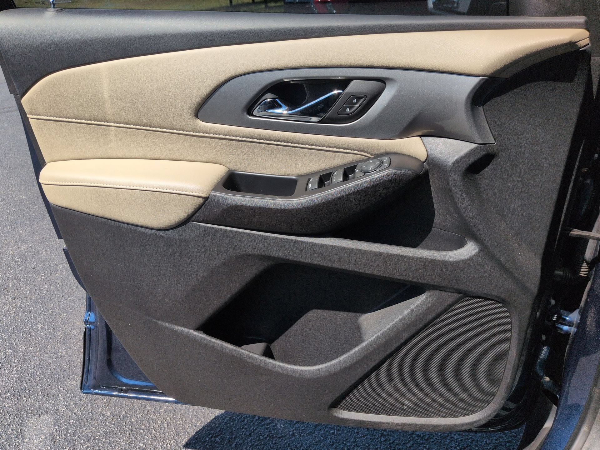Certified 2023 Chevrolet Traverse LS FWD image 22