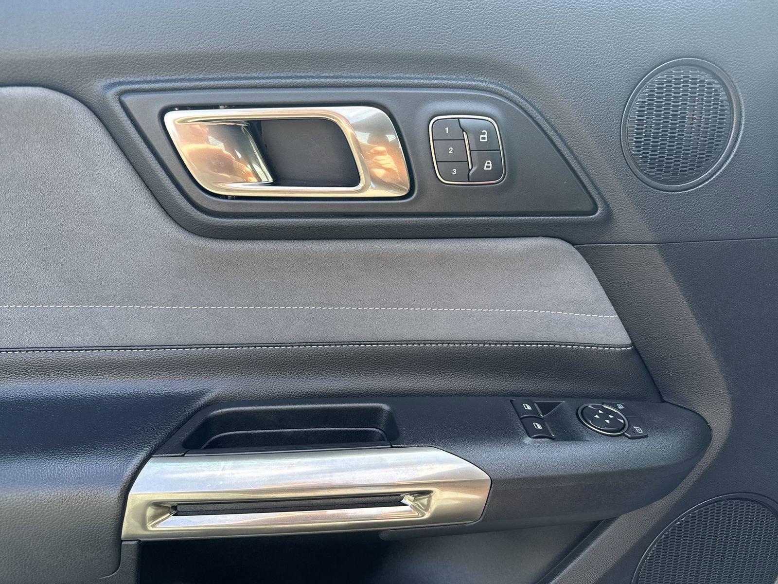 Used 2019 Ford Mustang Shelby GT350 w/ Technology Package image 14