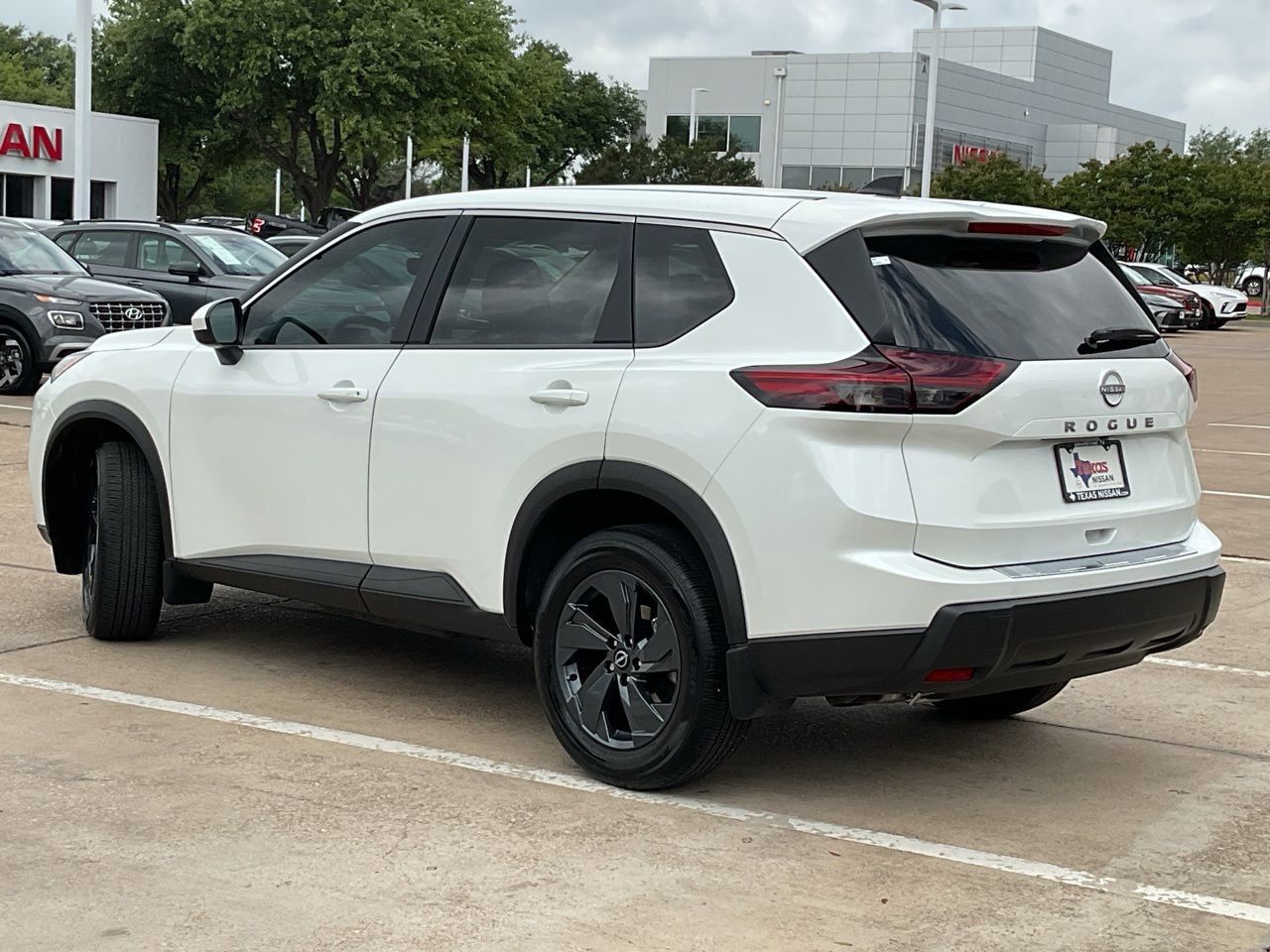 Used 2026 Nissan Rogue SV image 7