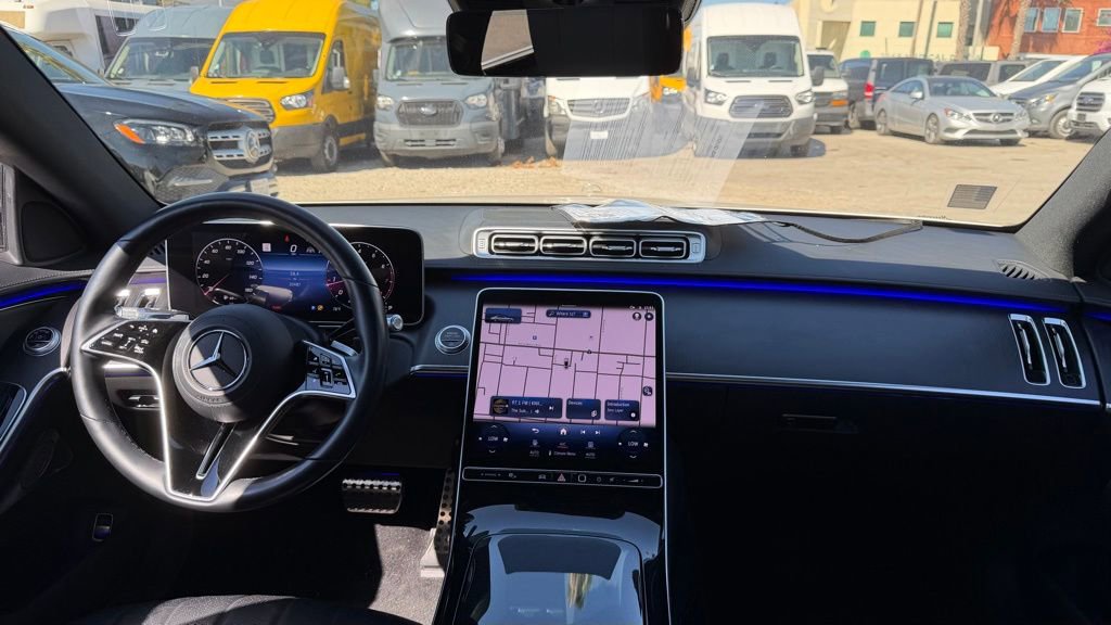 Used 2022 Mercedes-Benz S 580 4MATIC Sedan w/ AMG Line Package image 24