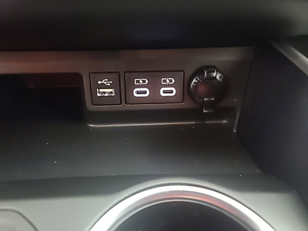 Used 2023 Toyota Highlander LE image 38
