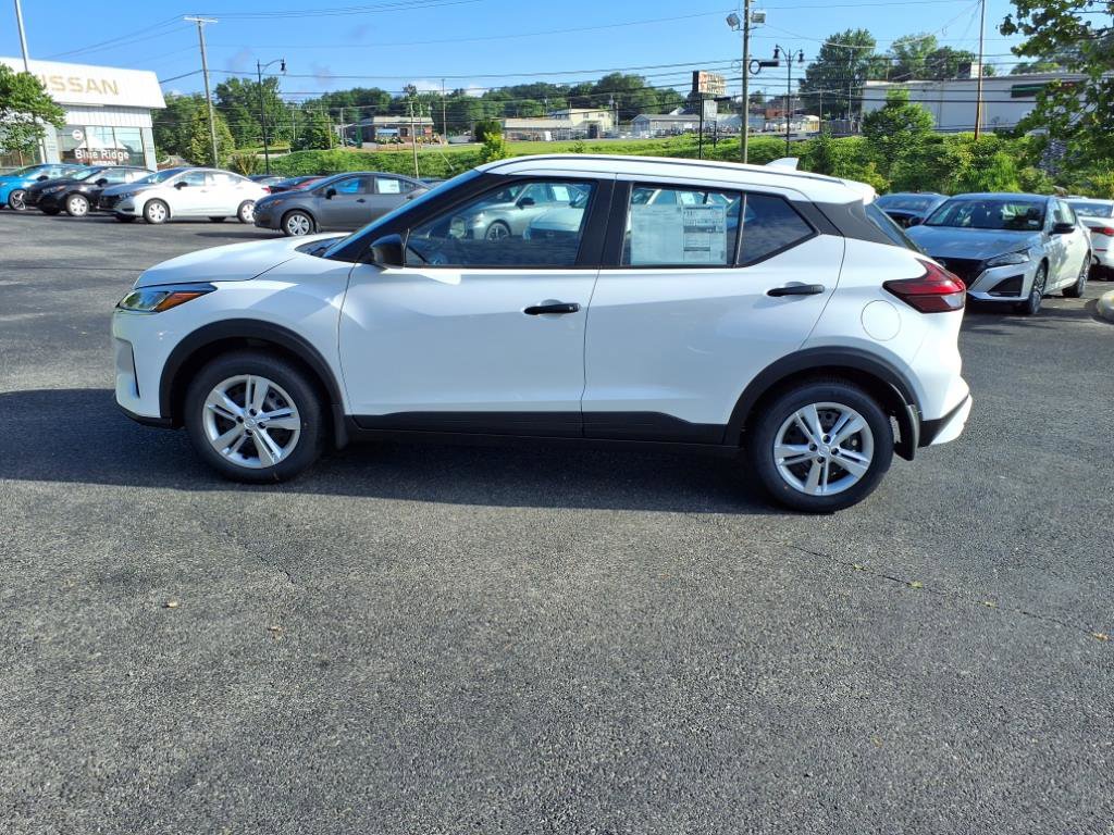New 2025 Nissan Kicks Play S FWD image 8