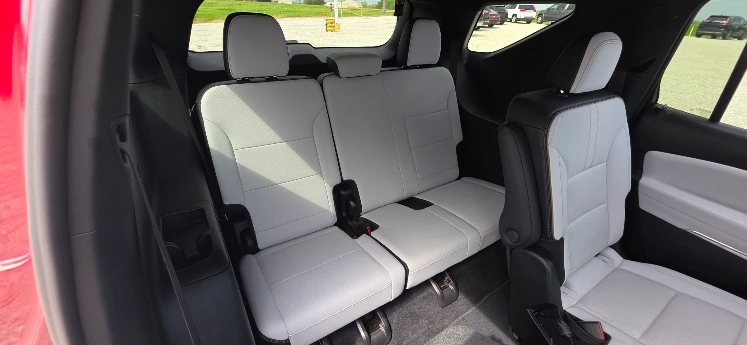 Used 2024 Chevrolet Traverse RS FWD image 12