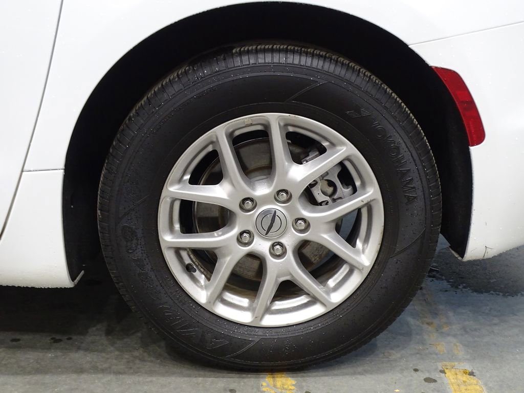 Used 2024 Chrysler Pacifica Touring-L image 46