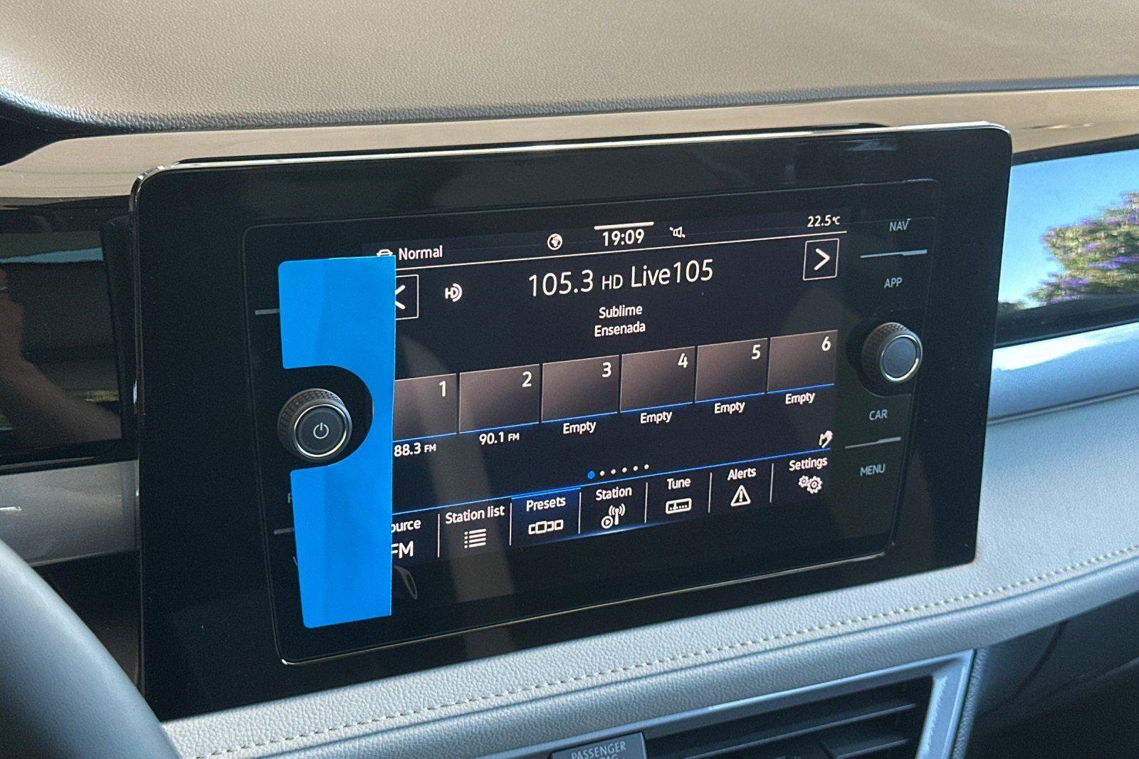 New 2025 Volkswagen Taos SEL image 17