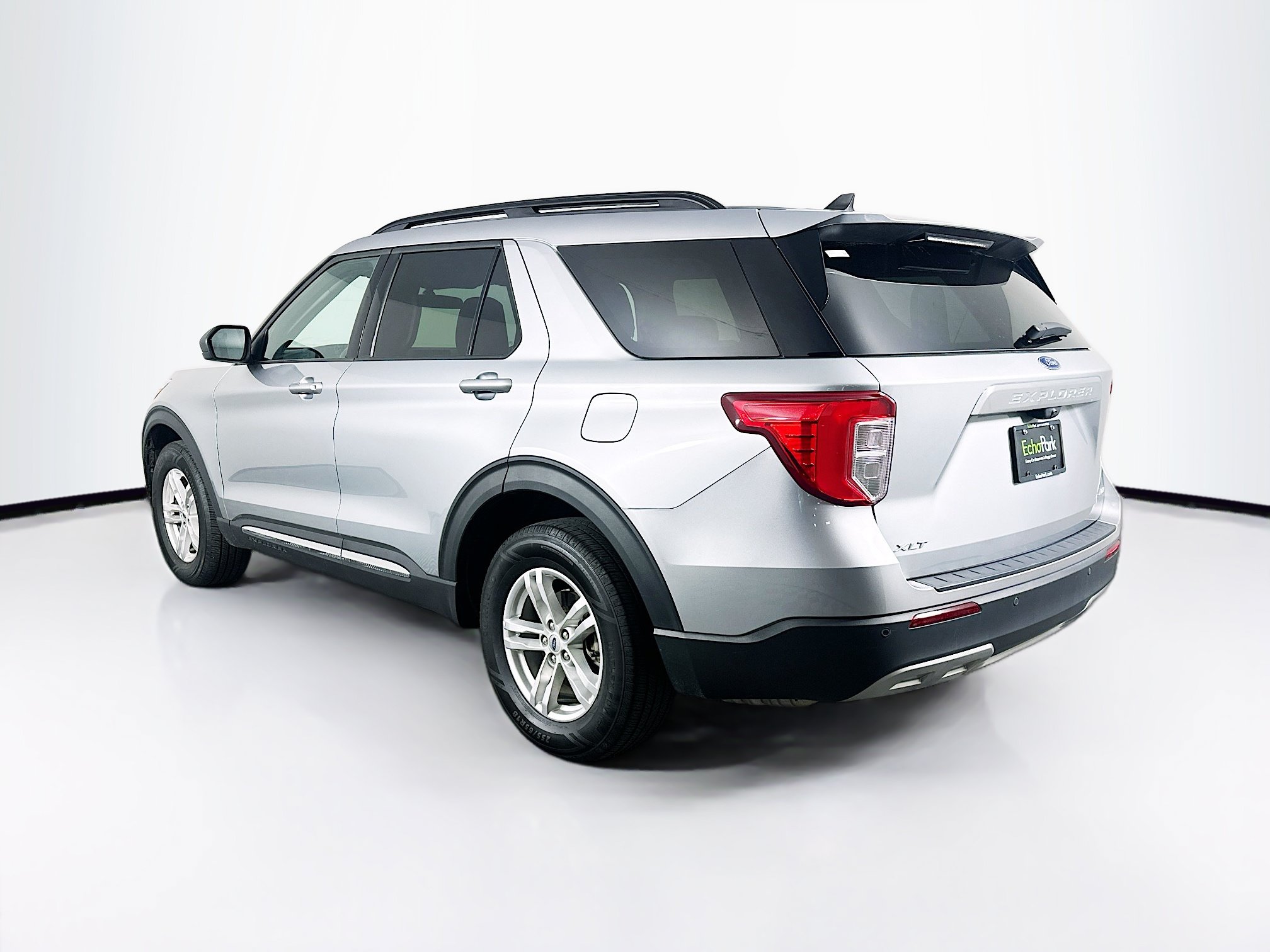 Used 2023 Ford Explorer XLT w/ Equipment Group 202A AWD/4WD image 5