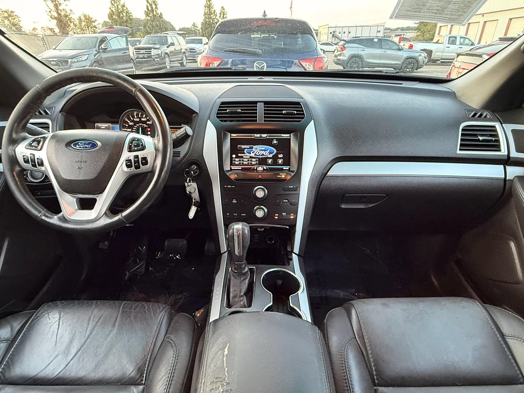 Used 2015 Ford Explorer XLT w/ Equipment Group 202A FWD image 3