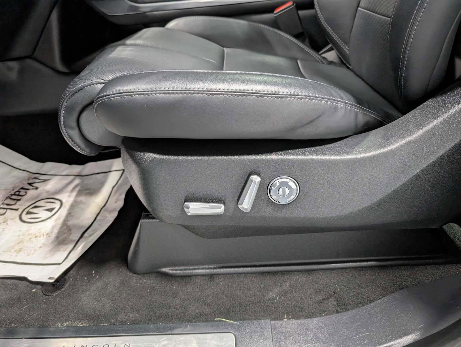 Used 2025 Lincoln Navigator Reserve w/ Jet Appearance Package image 37