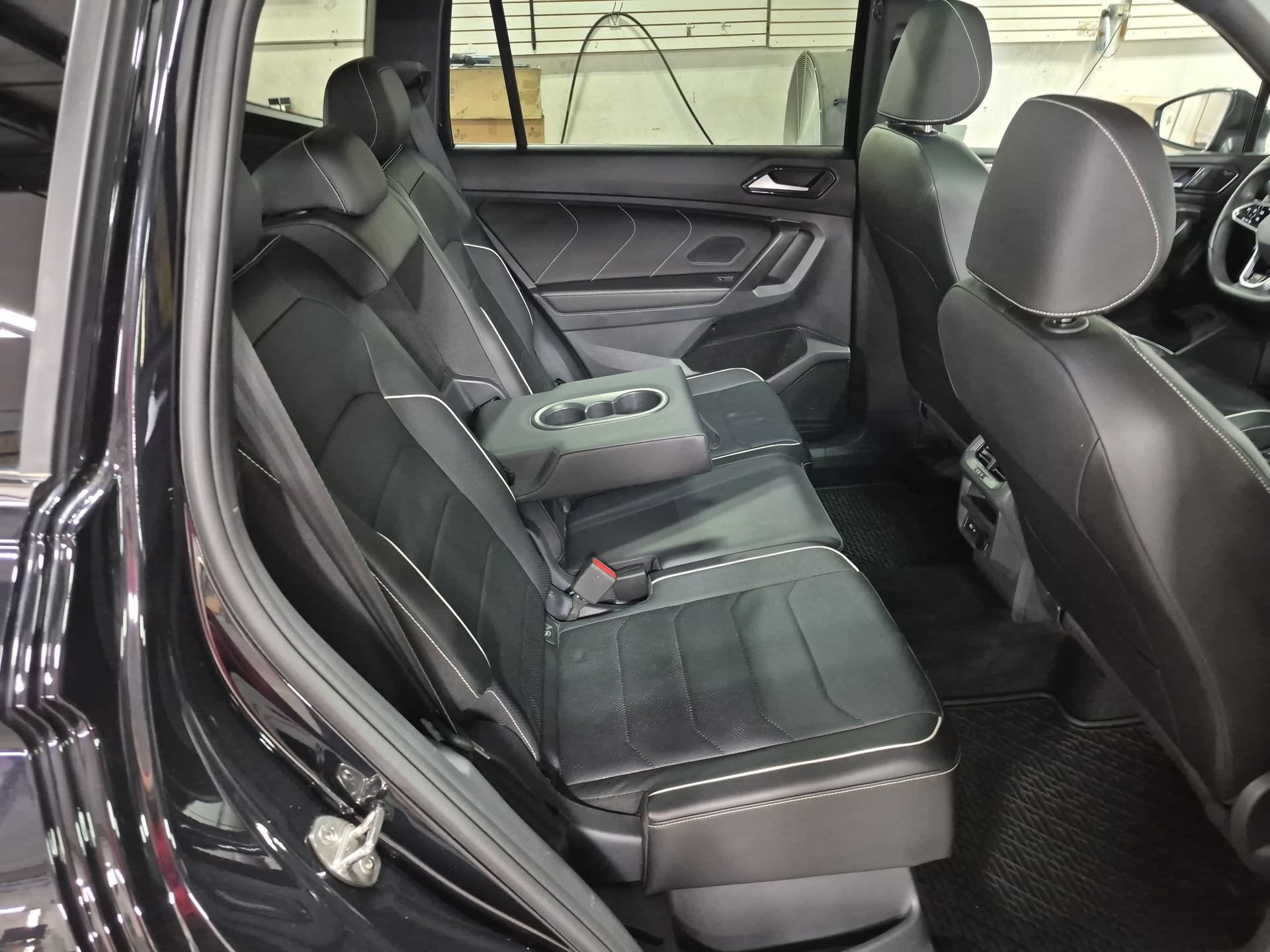Used 2024 Volkswagen Tiguan SEL R-Line AWD/4WD image 29